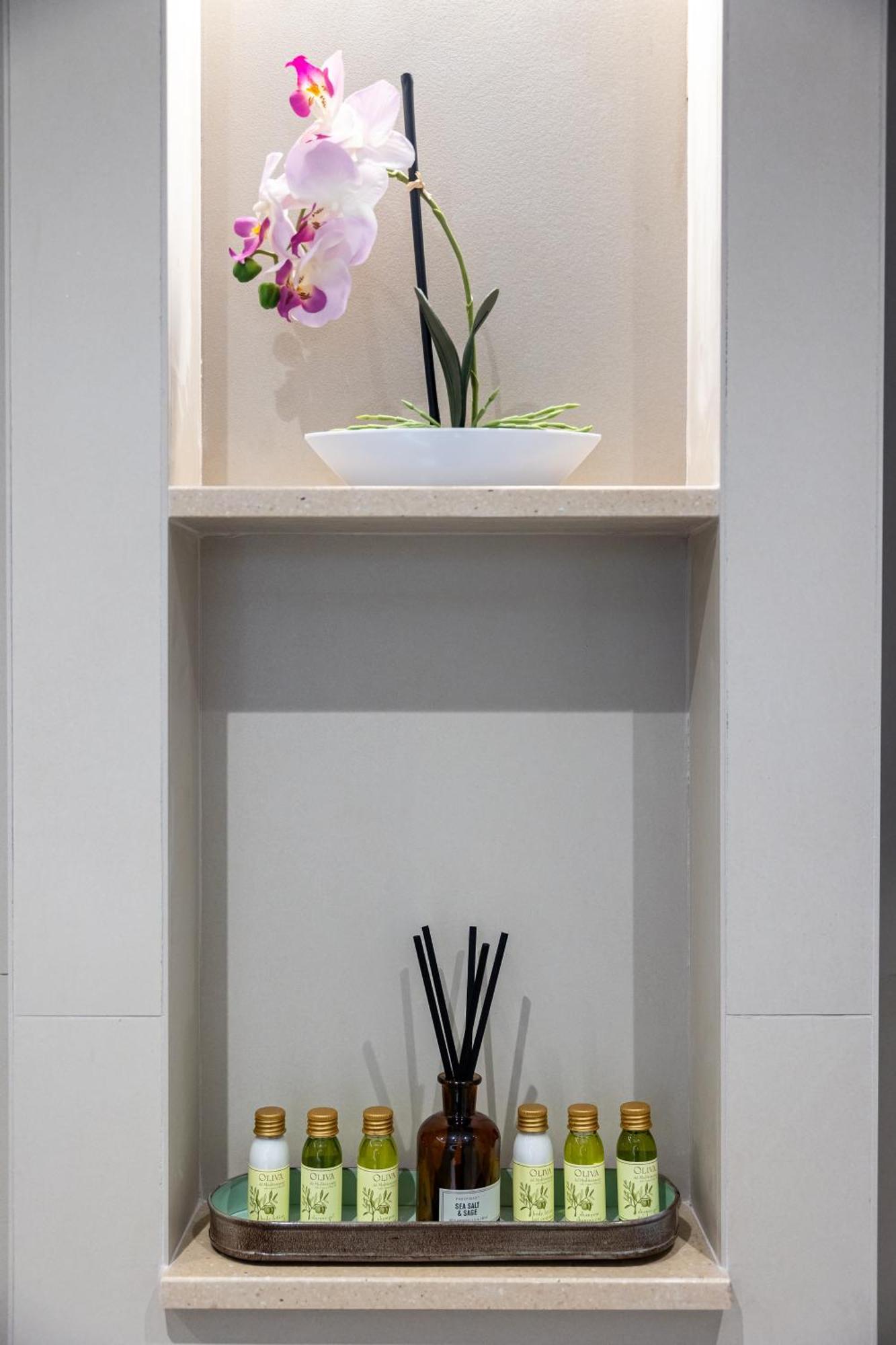 Floret Apartment