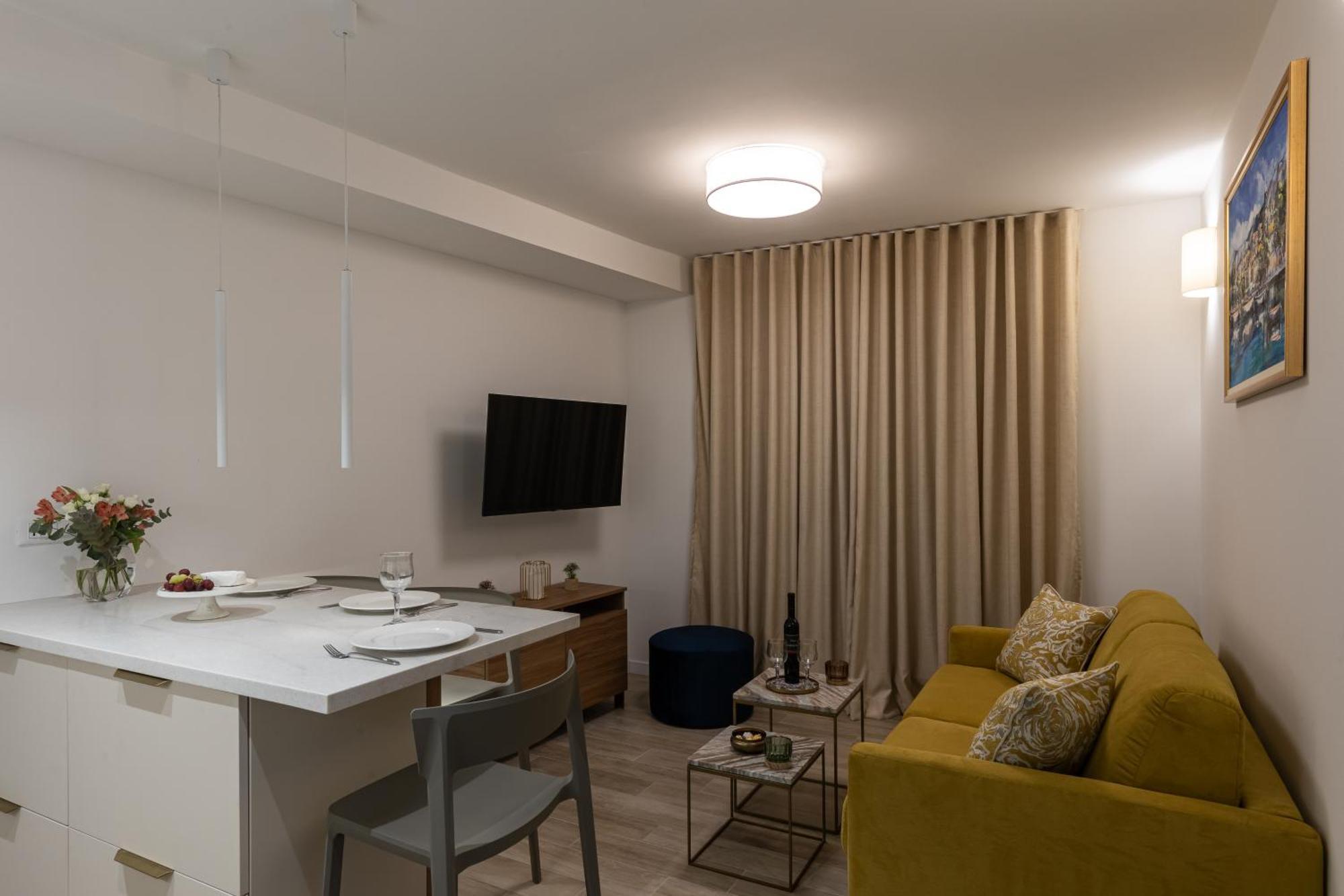 Floret Apartment *