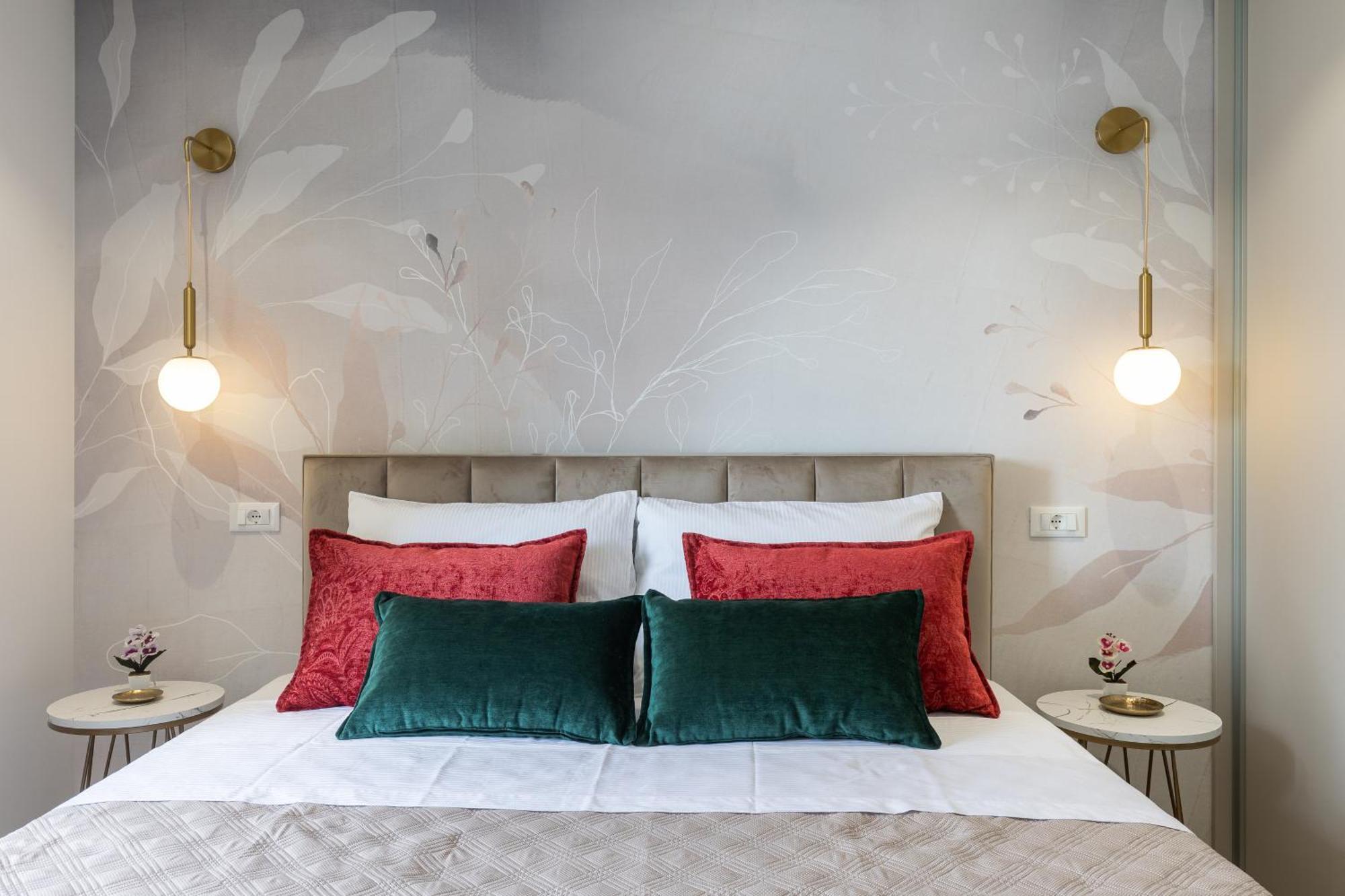 Floret Apartment